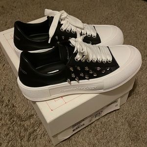 Alexander McQueen sneakers men size 41/8 great condition worn once